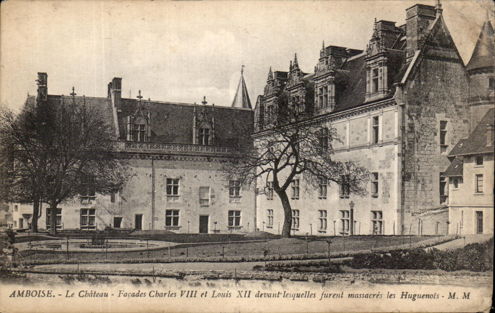 CPA Amboise Le chateau Facades Charles VIII et Louis XII