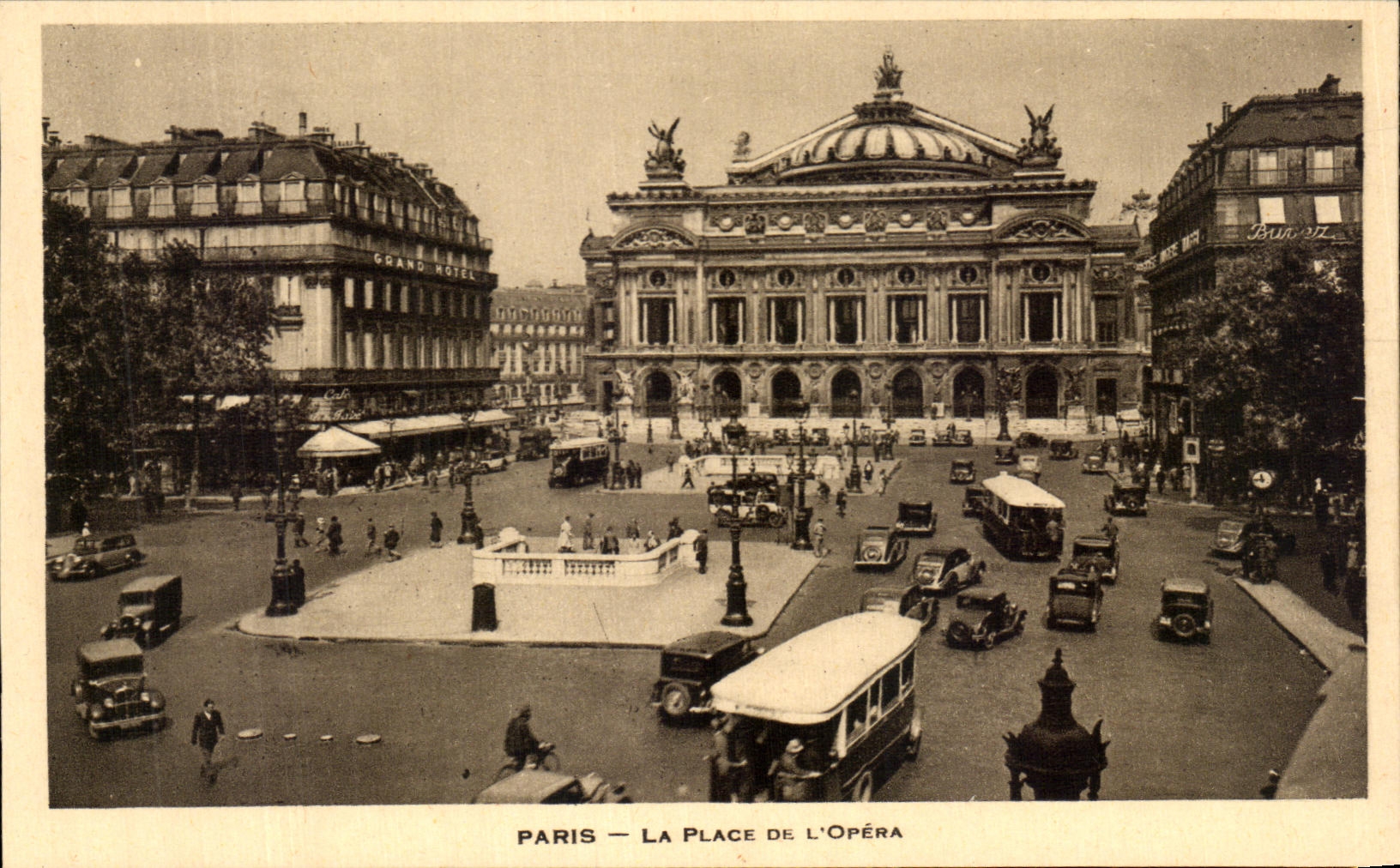 CPA Paris La Place De L'Opera