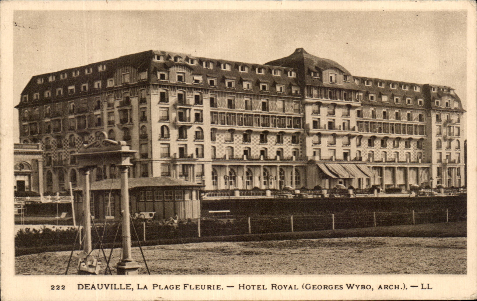 Deauville, La Plage Fleurie — Hotel Royal (Georges Wybo, Arch.)