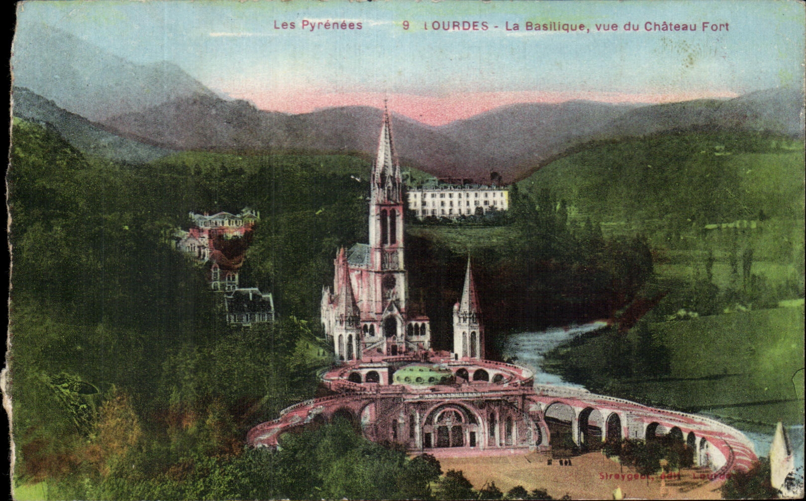 CPA Lourdes La Basilique vue du Chateau Fort