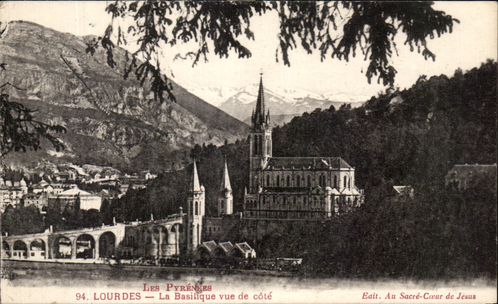 CPA Lourdes La Basilique vue du Cote