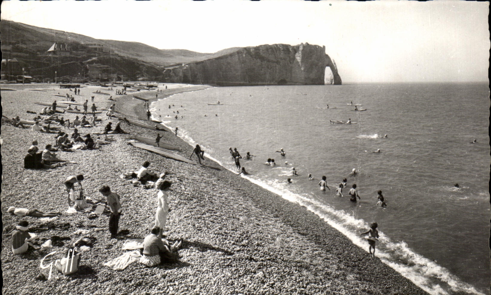 Falaise et Porte d'Aval — Etretat — Éditeur GREFF, S.E.R.P. n°767-14