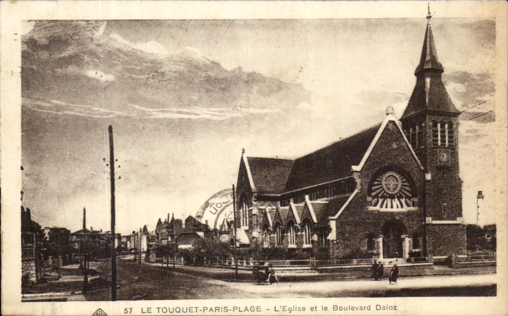 CPA Le Touquet Paris Plage L'Eglise et le Boulevard Daloz
