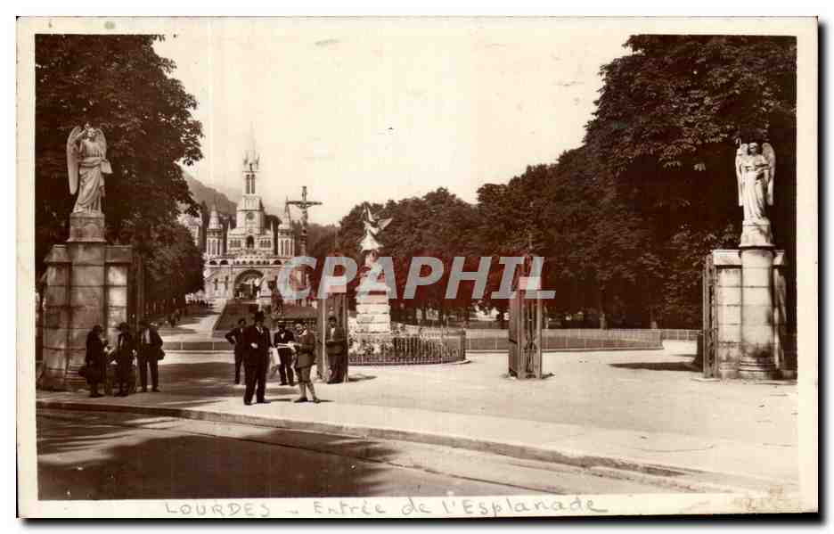 CPA Lourdes Entree De l'Esplanade