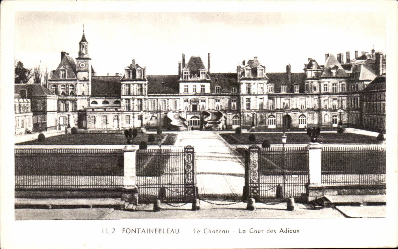 Fontainebleau — El Castillo - La Plaza de los Adioses — LL.2
