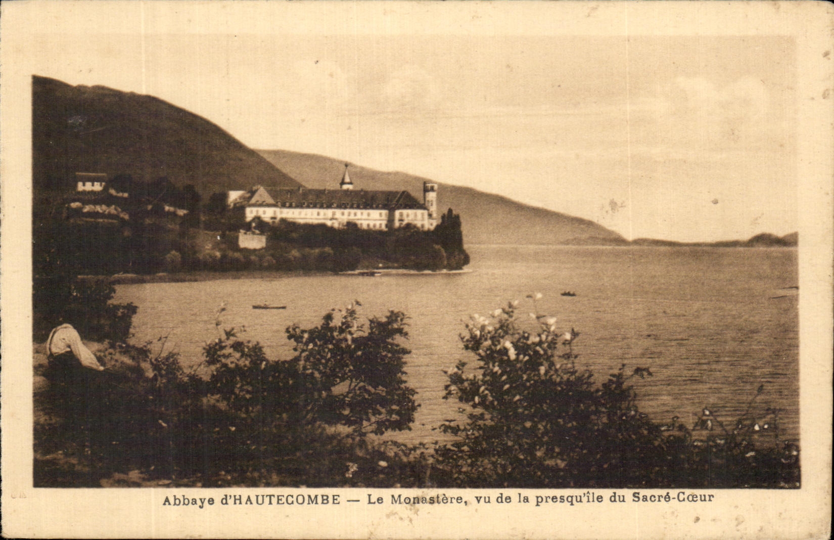 Abbaye d'HAUTECOMBE — Le Monastère, vu de la presqu'île du Sacré-Cœur