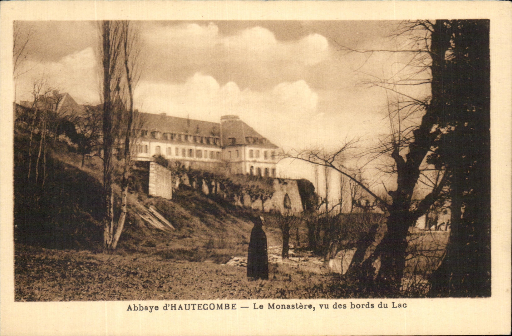 CPA Abbaye d'Hautecombe Le Monastere vu des Bords du Lac