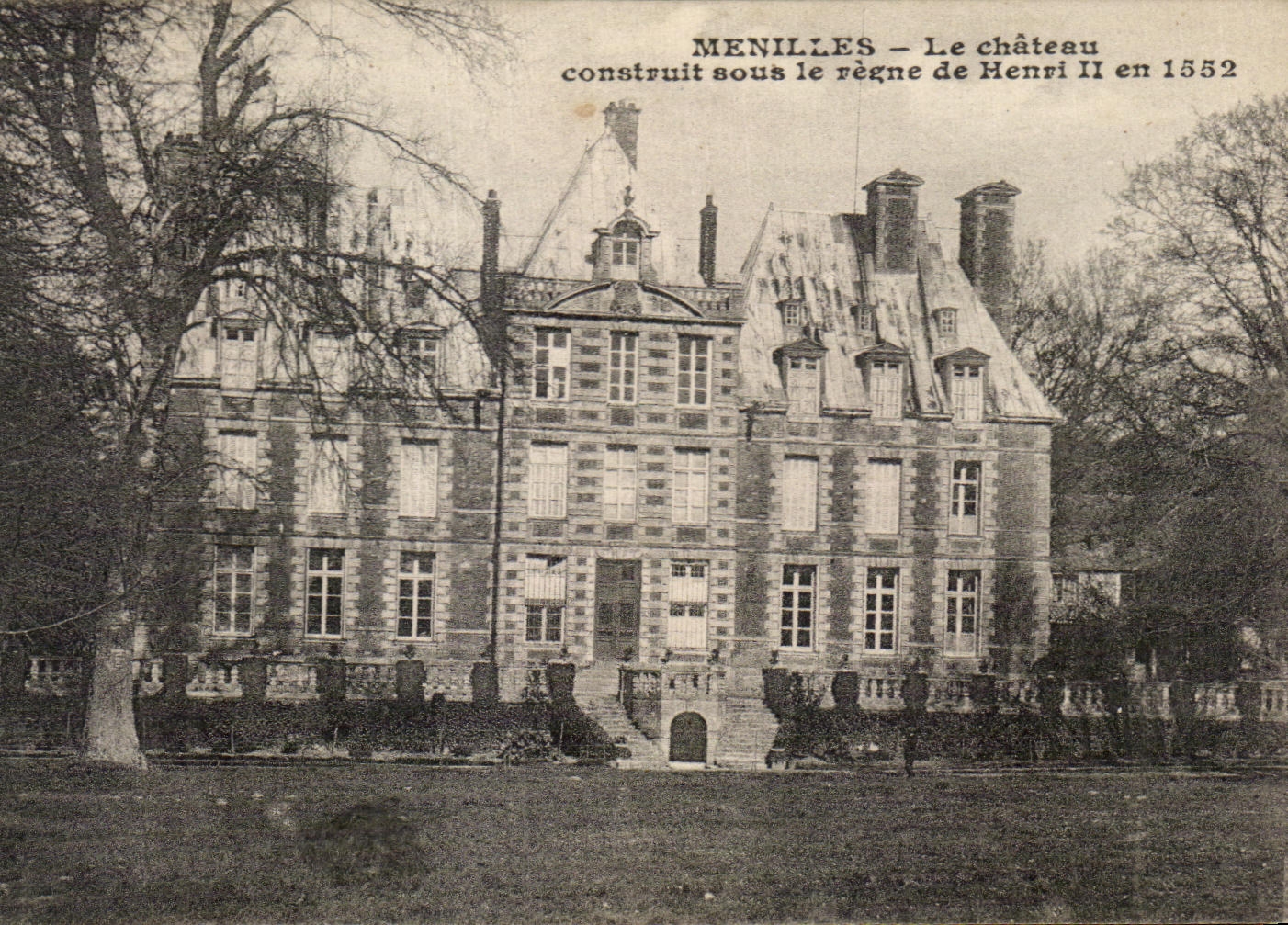 Menilles — Le château construit sous le règne de Henri II en 1552 — Phototypie Desaix, Paris