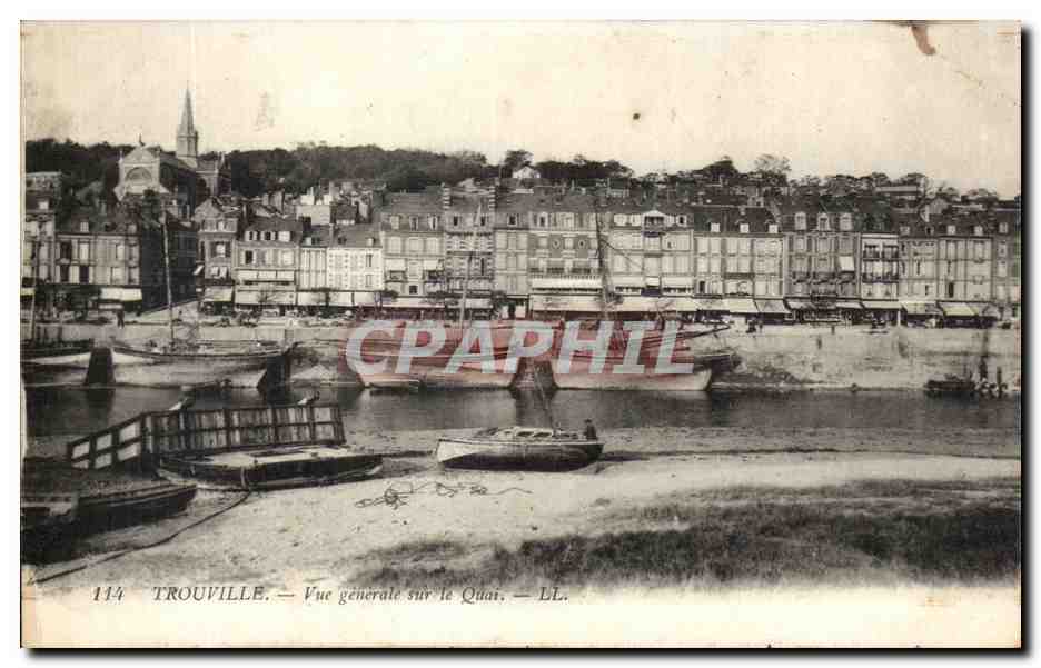 CPA Trouville Vue Generale sur le Quai Bateaux 