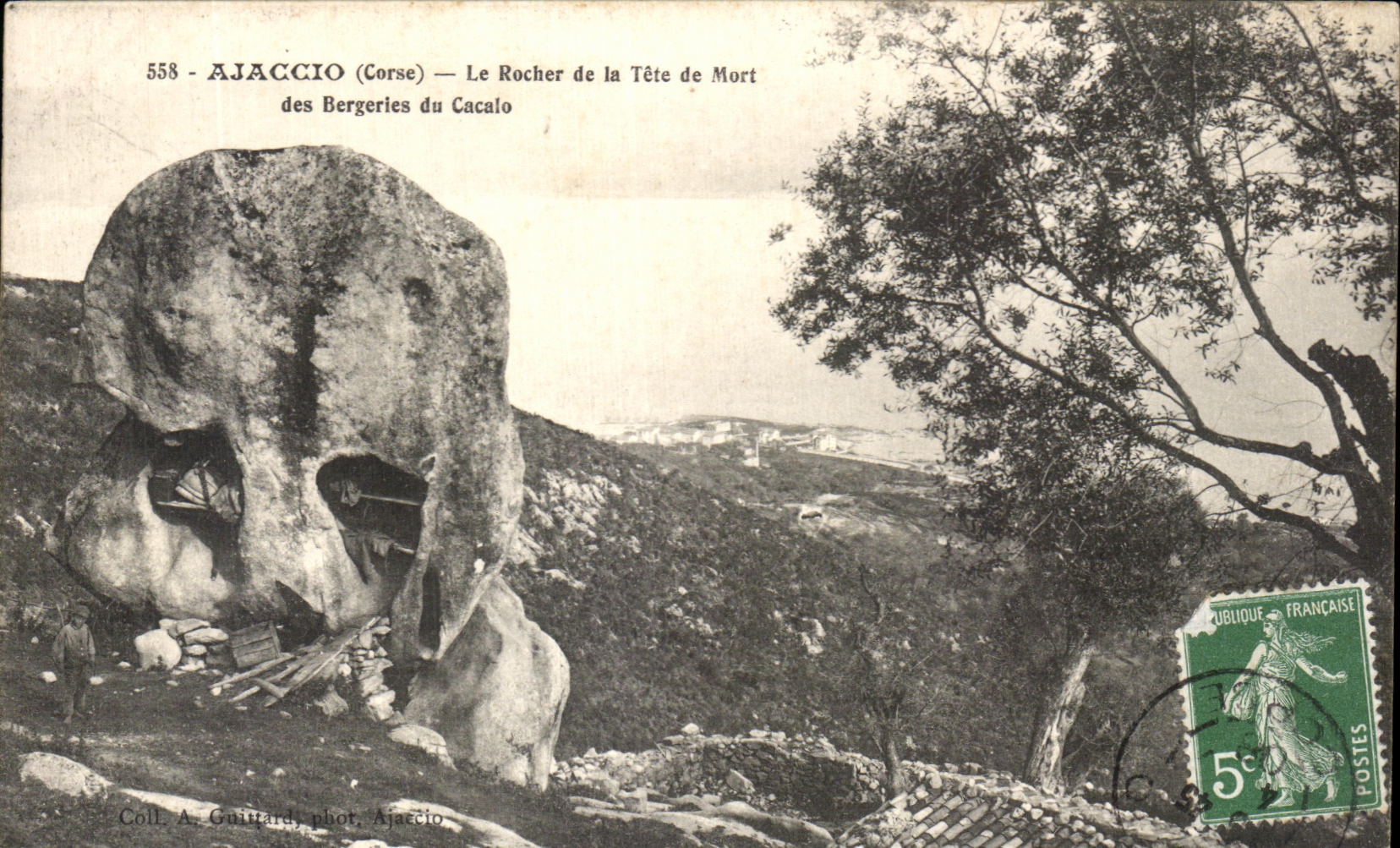 Ajaccio (Corse) — Le Rocher de la Tête de Mort des Bergeries du Cacalo — A. Guittard, phot. Ajaccio