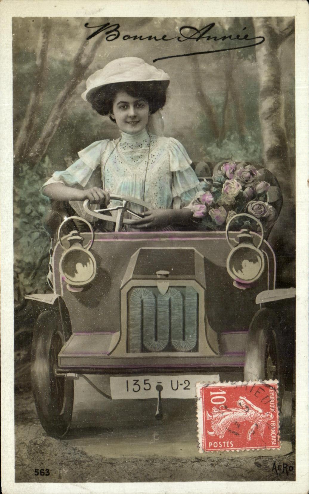 CPA Femme Automobile 