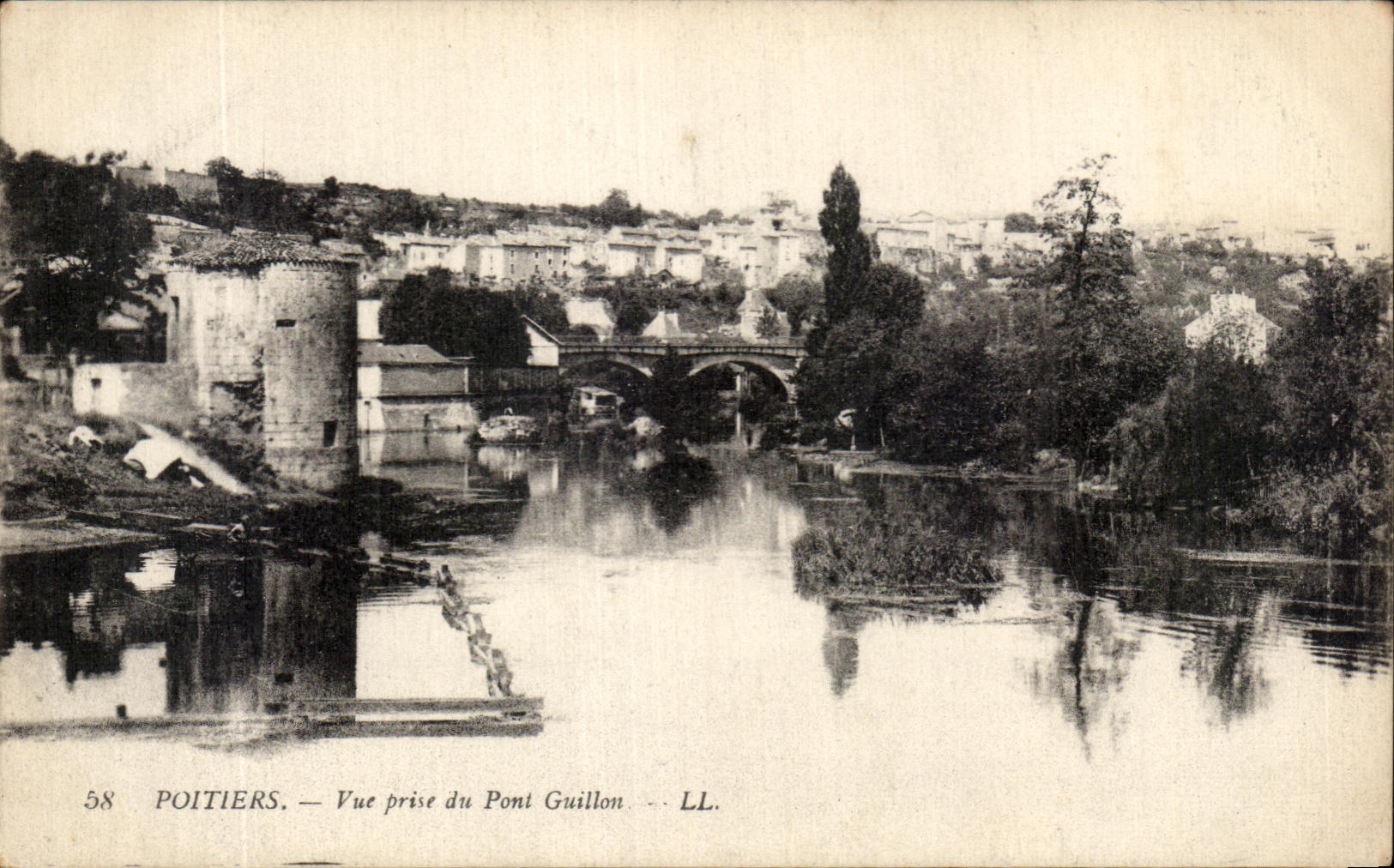 Poitiers — Vue prise du Pont Guillon — LL. n°58