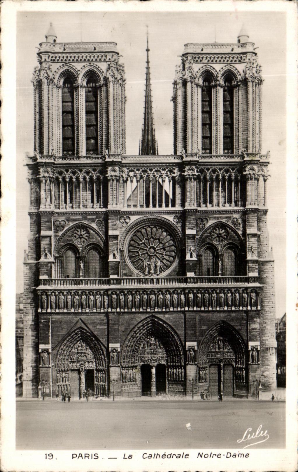 CPA Paris La Cathedrale Notre Dame