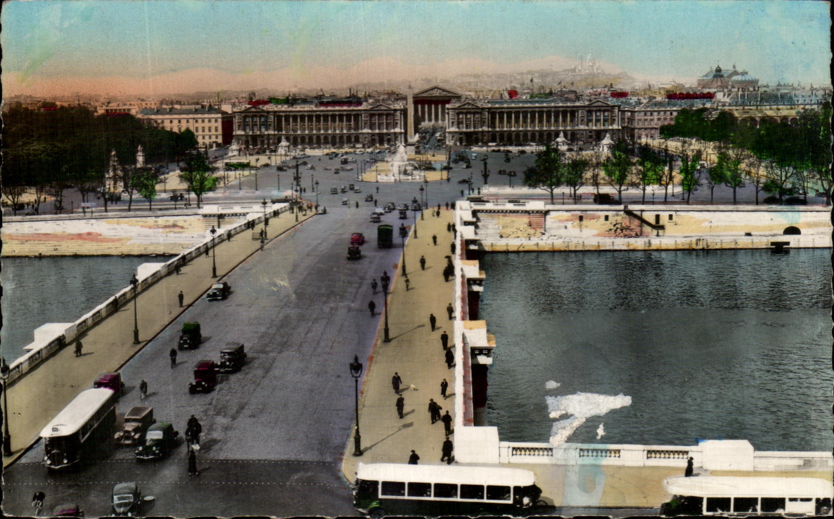 CPA Paris Vue panoramique Le Pont et la Place de la Concorde