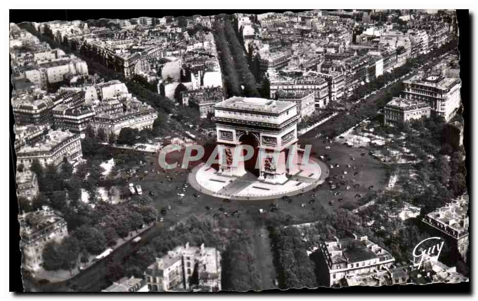 CPA En Avion Sur Paris La place et l'arc de triomphe de l'Etolle A droite l'avenue des Champs Elysees