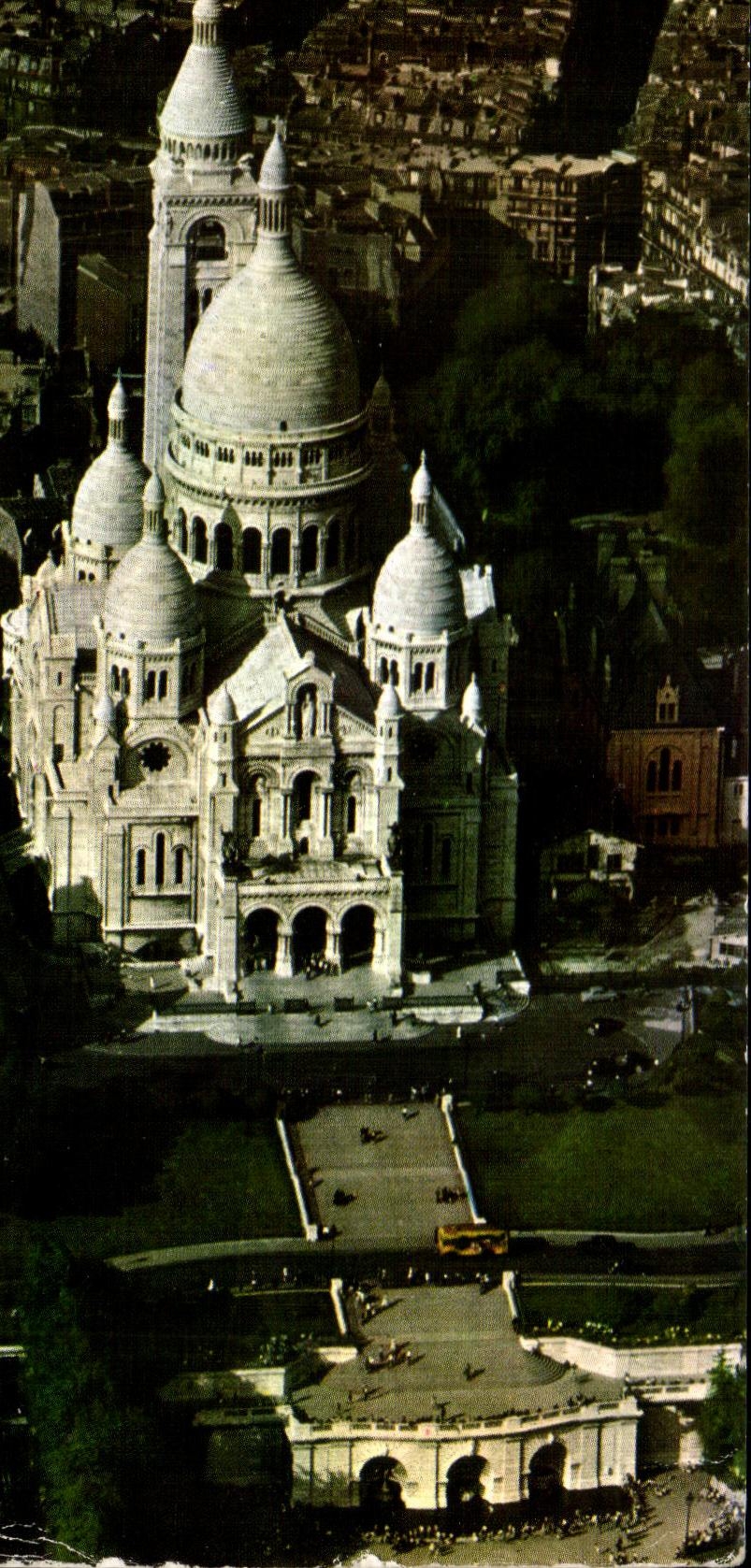 Tarjeta postal antigua En Avión Sobre París El Sagrado Corazón Montmartre