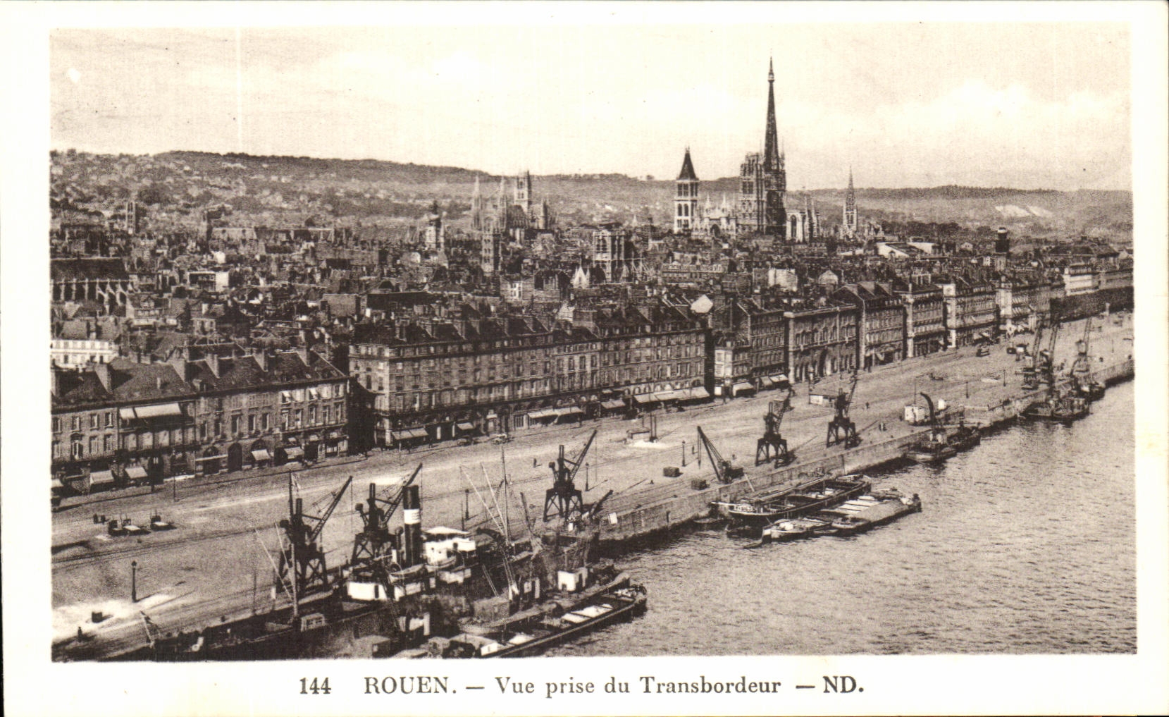 CPA Rouen Vue Prise du Transbordeur Bateaux