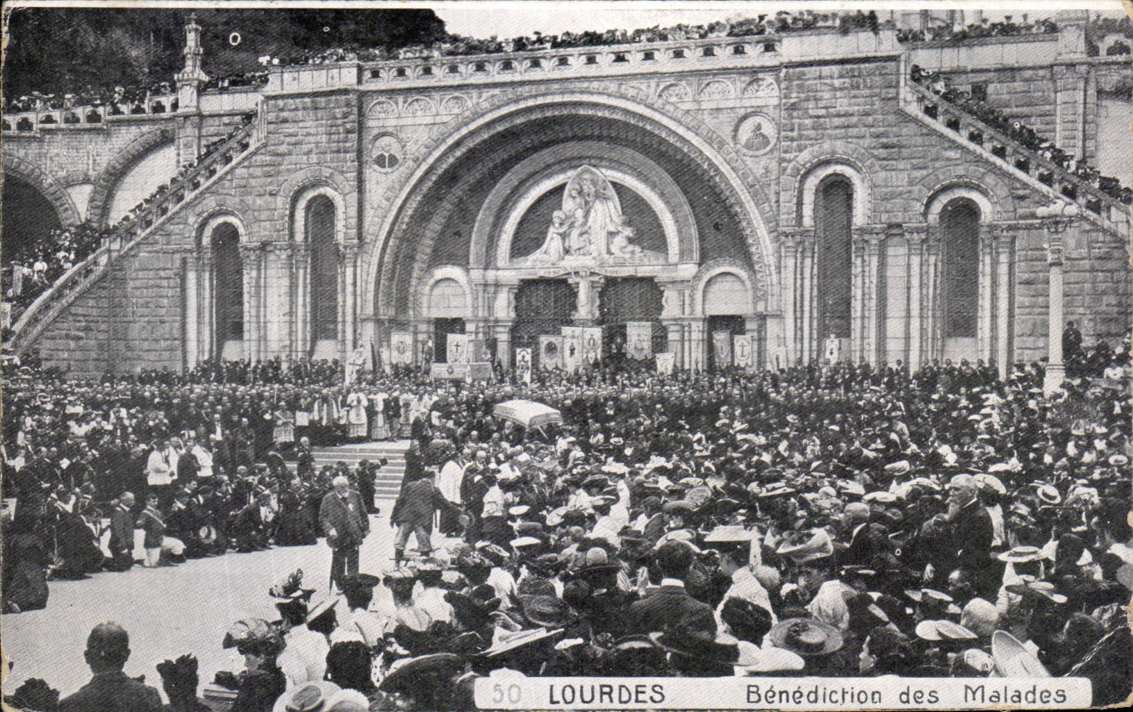 CPA Lourdes Benediction des Malades