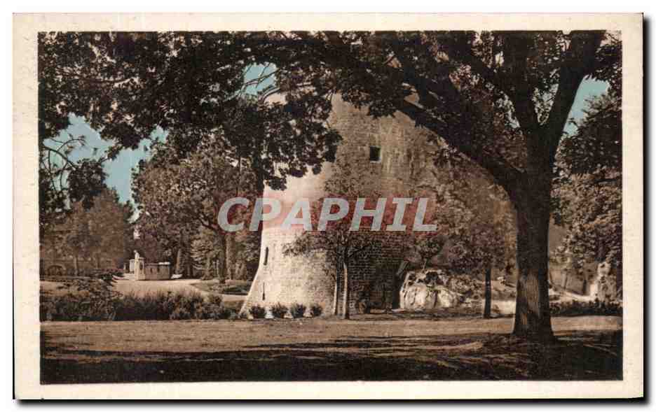 Valenciennes — Tour de la Dodenue et le Monument aux Morts — H. Armbruster, arch. D.P.L.G ; Ratet, stat.