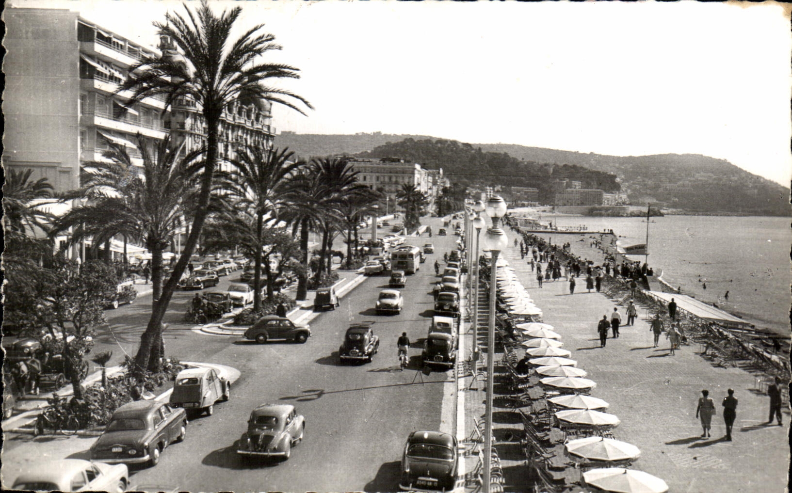 CPA La Cote D'Azur Nice La Promenade Des Anglais