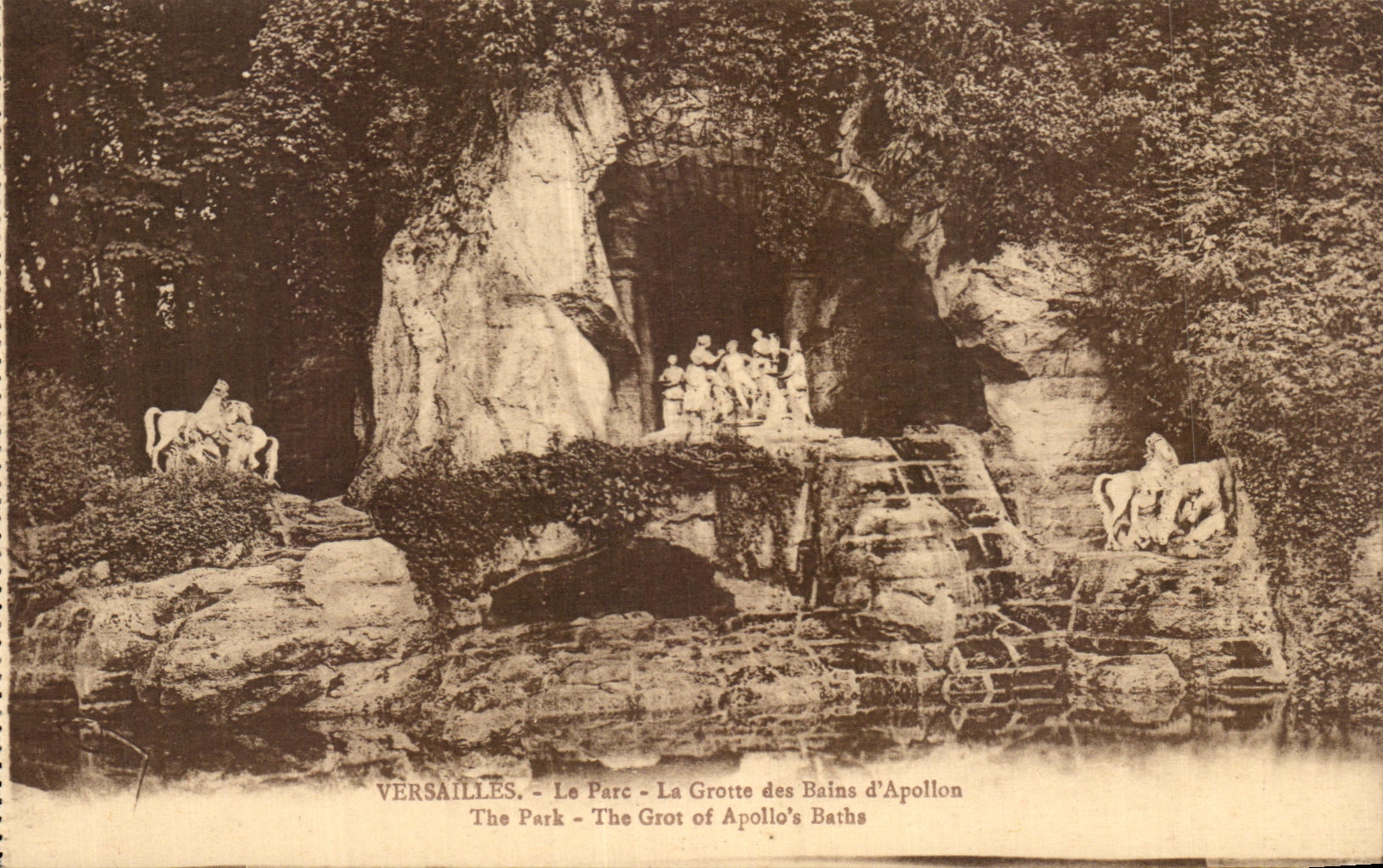 CPA Versailles Le Parc La Grotte de Bains d'Apollon