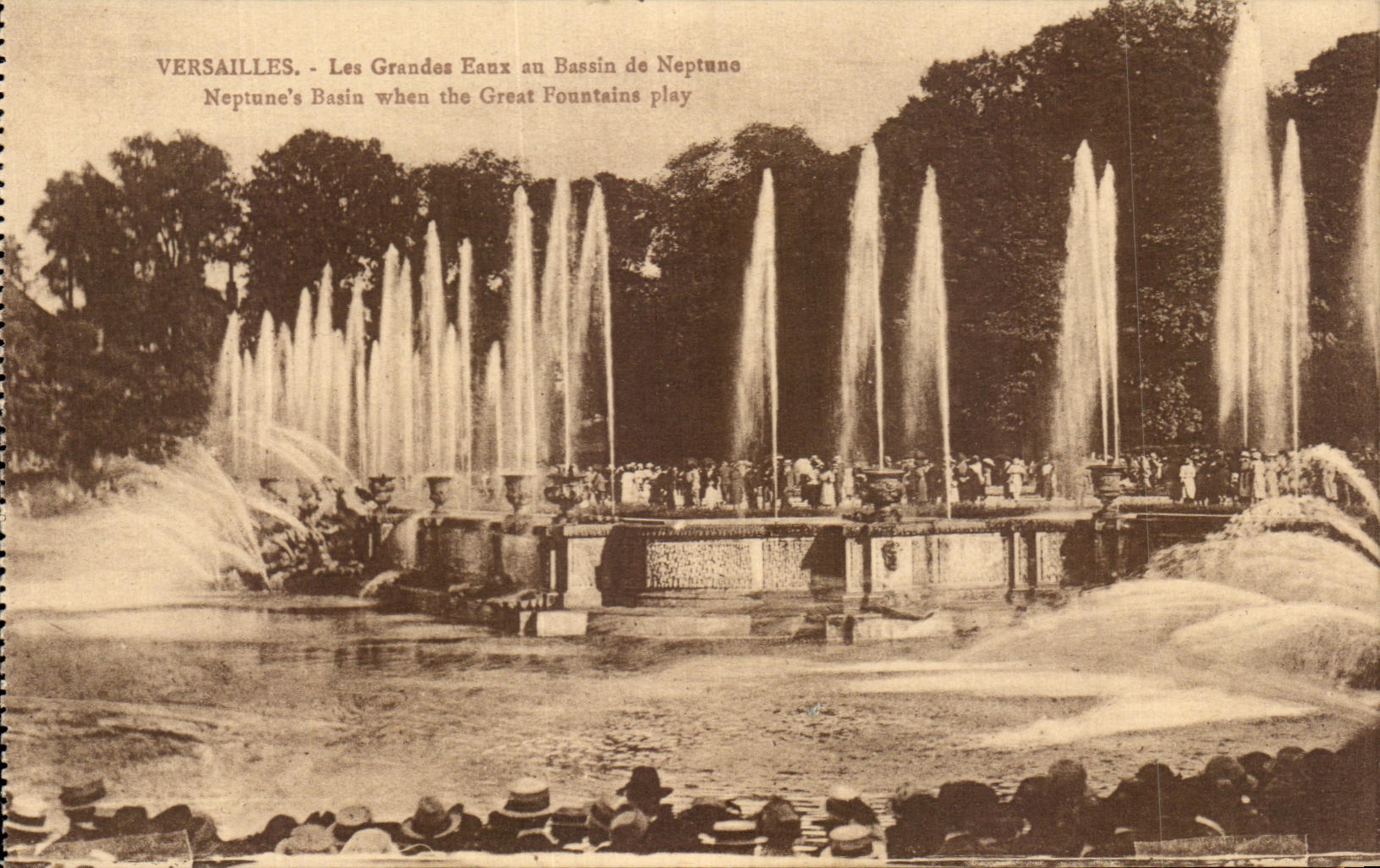 CPA Versailles Les grandes eaux au bassin de Neptune 