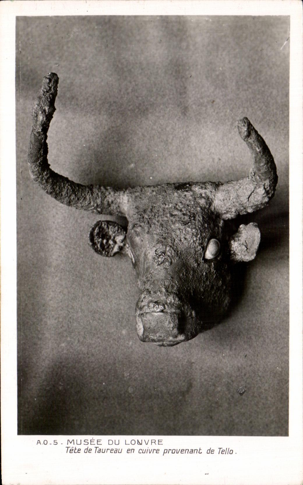 Tête de taureau en cuivre provenant de Tello — Musée du Louvre — n° A0.5
