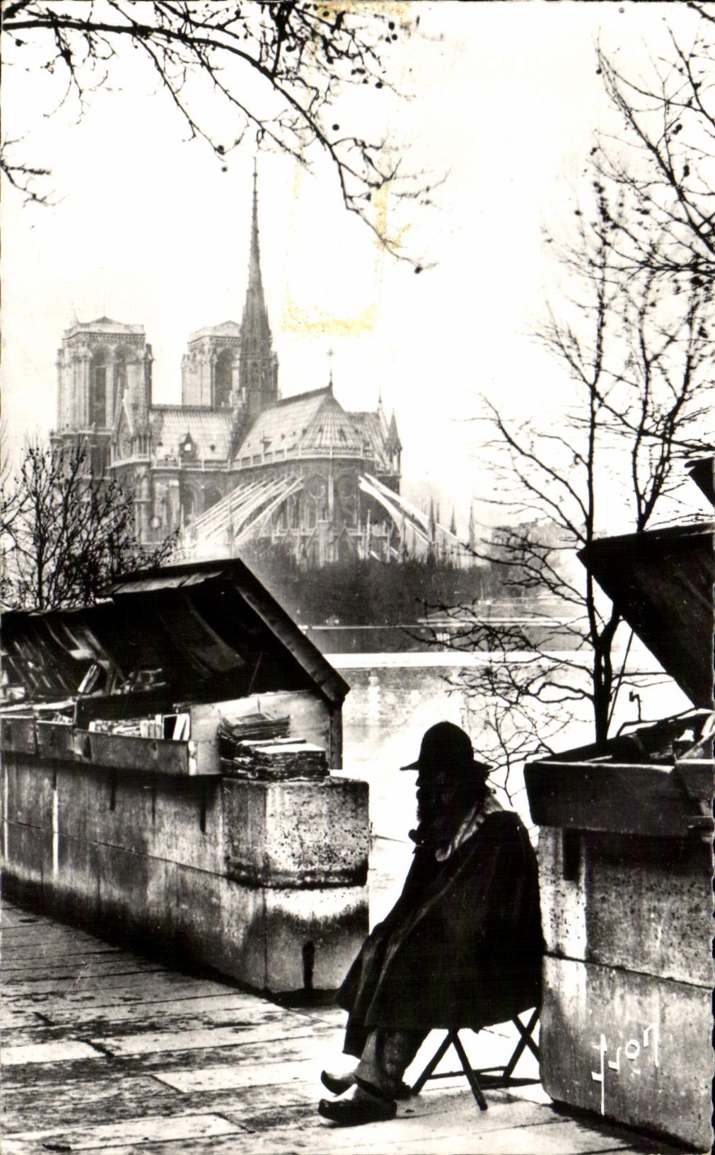 CPA Paris En Flanant L'ancetre des Bouquinistes quai de la Tournelle