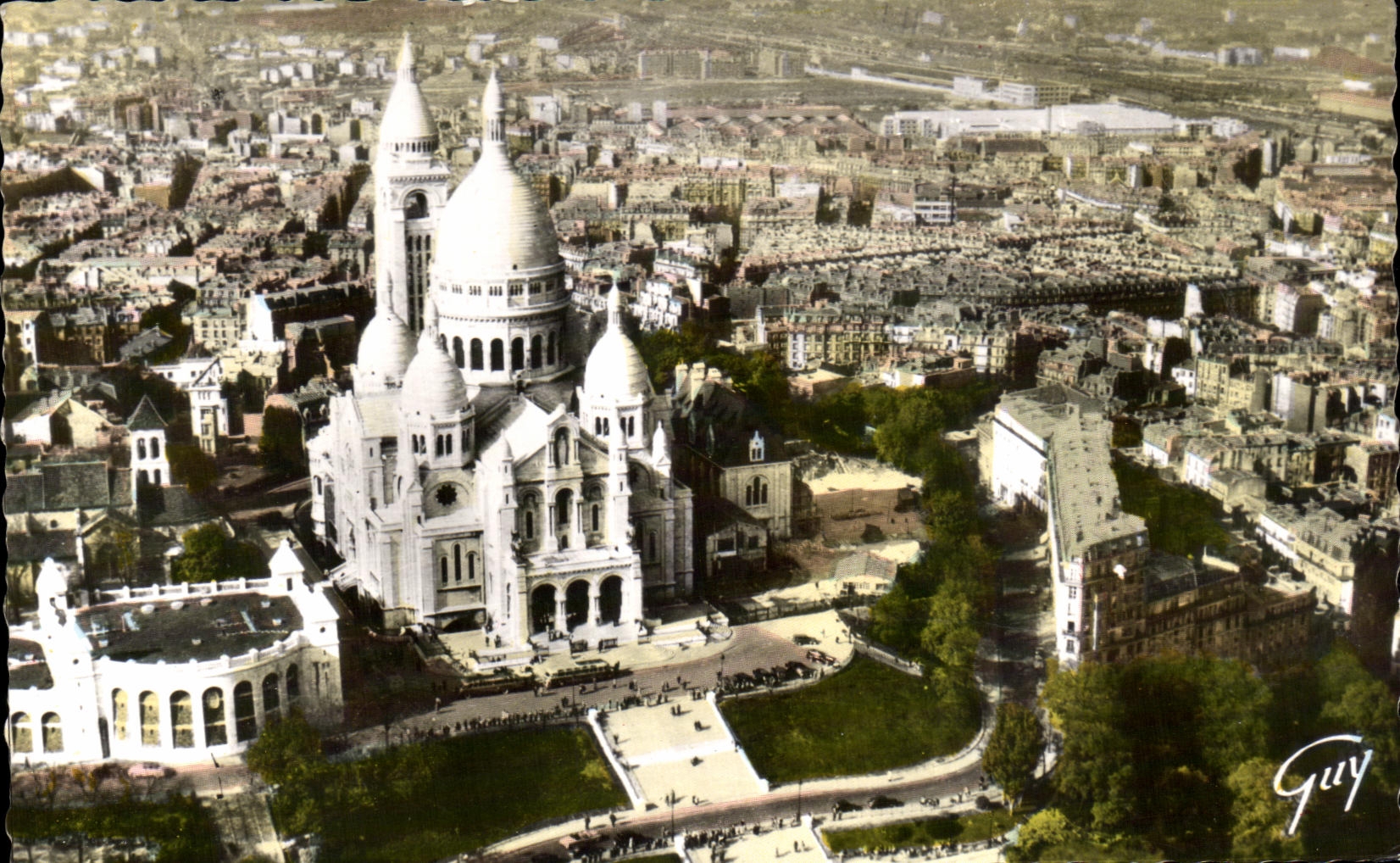 CPA En Avion Sur Paris La basilique du Sacre Coeur de Montmartre