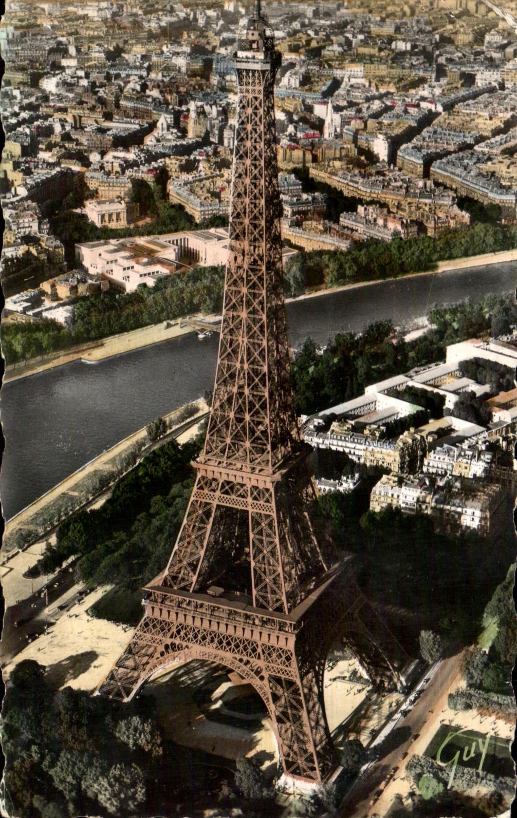 CPA En Avion Sur Paris La tour Eiffel