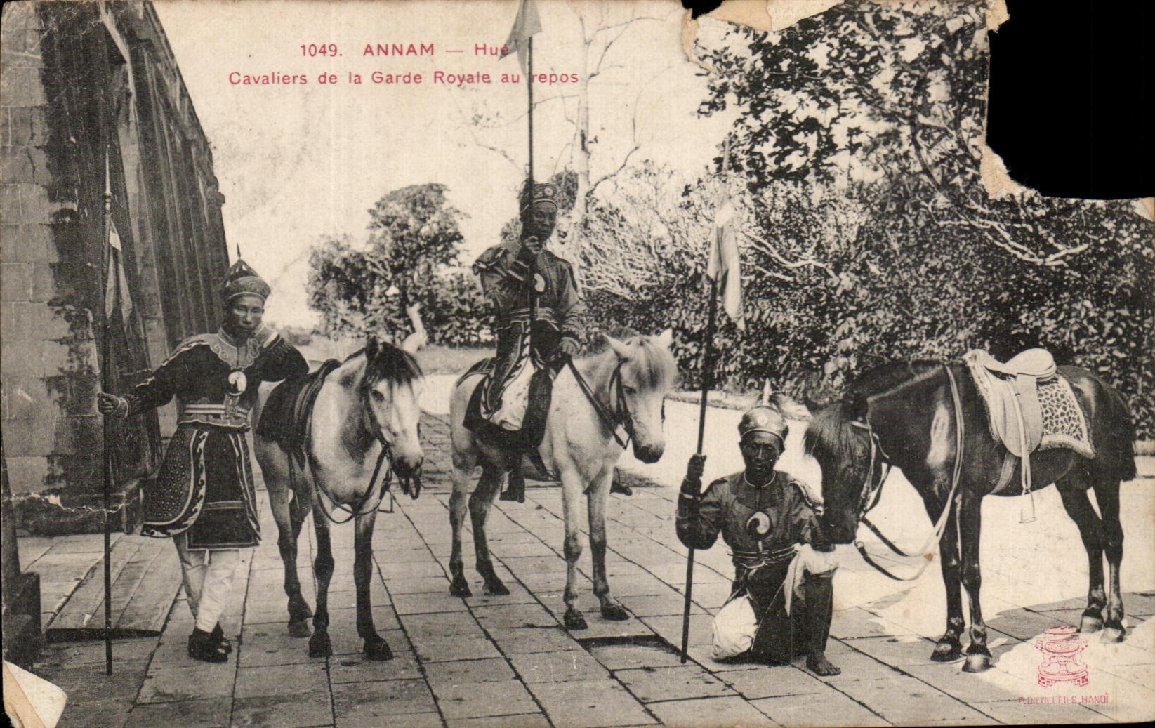 CPA Annam Hue Cavaliers de la Garde Royate au Repos Chine Vietnam