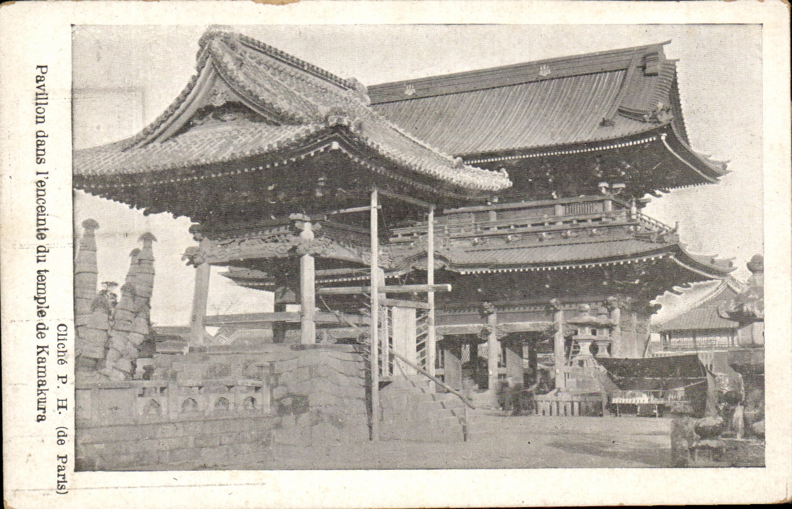 CPA Cllche Pavillon dans l'enceinte du temple de kamakura Japon 