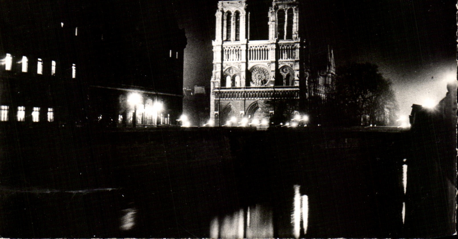 CPA Paris La Nuit Notre Dame