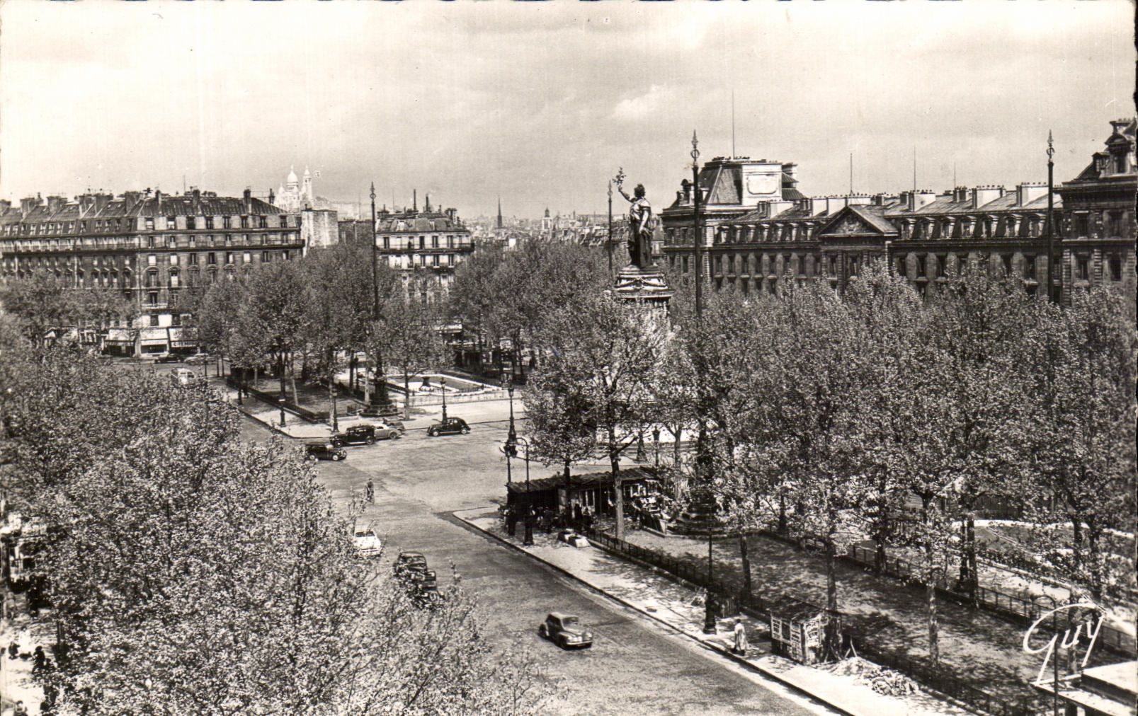 CPA Paris Ses Merveilles La Place Republique Basilique de Montmartre Sacre Coeur 