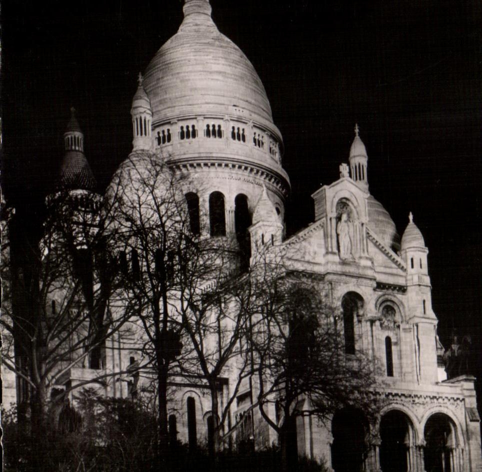 CPA Paris La Nuit Le Sacre Coeur Montmartre