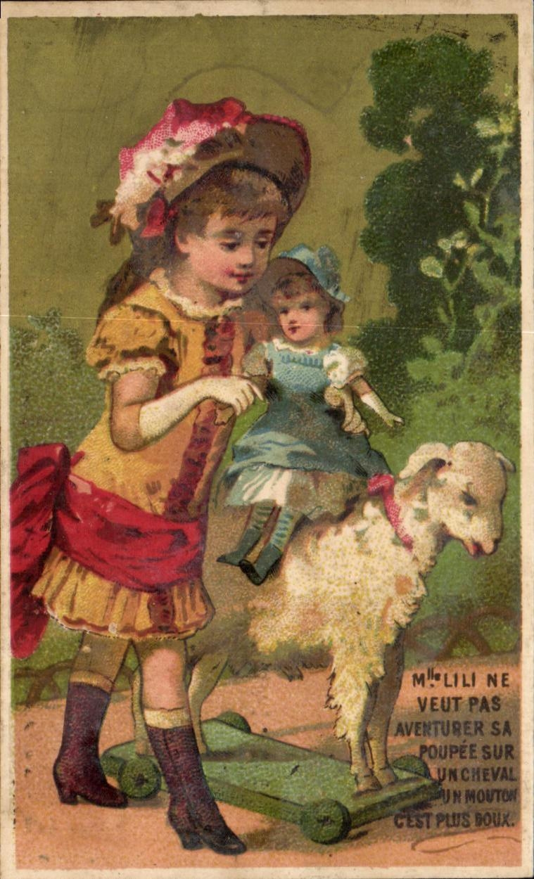 Fille jouant avec une poupée sur un mouton — Maison du Petit Saint Thomas, La Rochelle