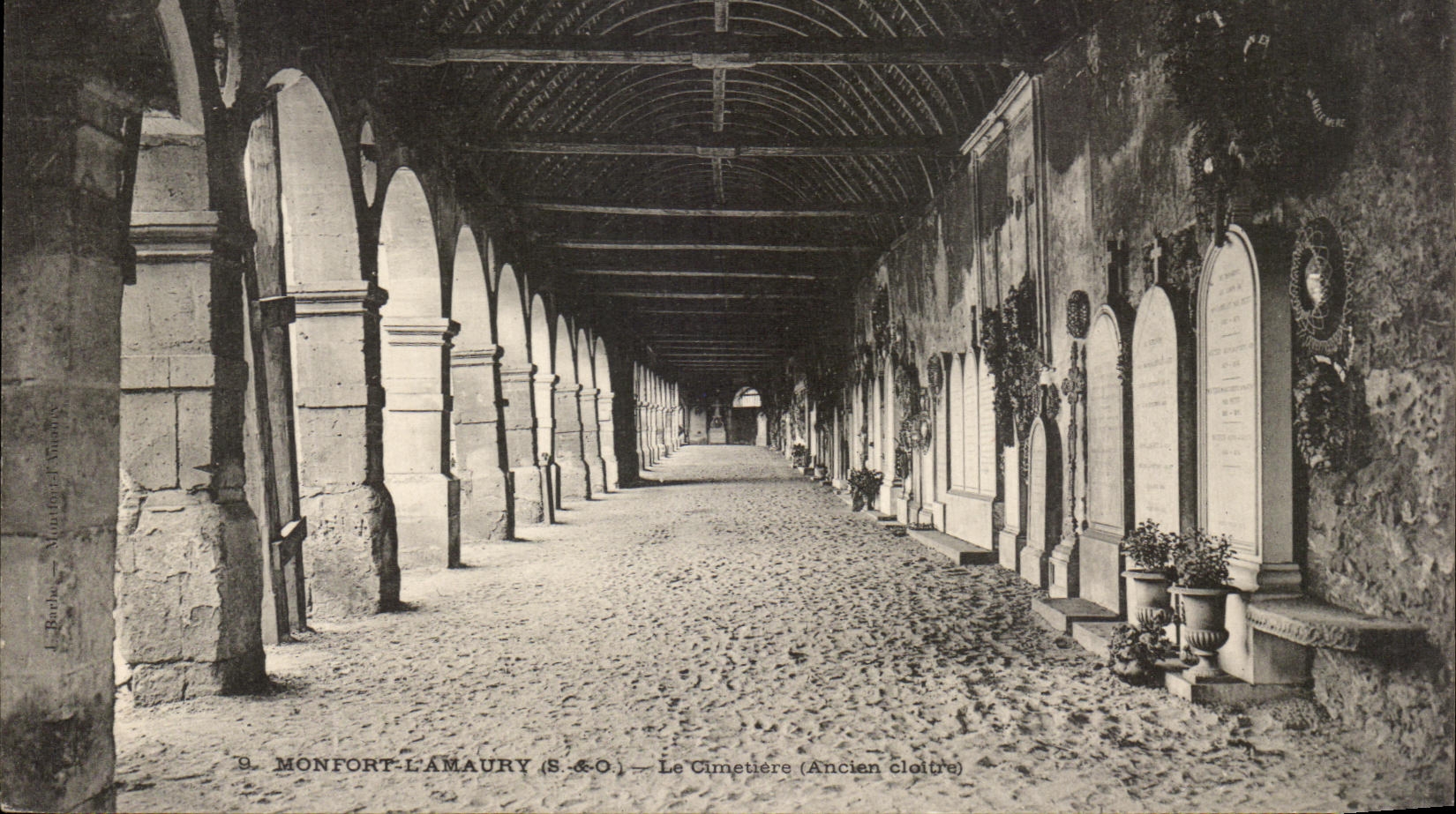 Monfort-l'Amaury (S.O.) — View of the Cemetery (Former Cloister) — J. Bordas, Nuit-Off-Vinay
