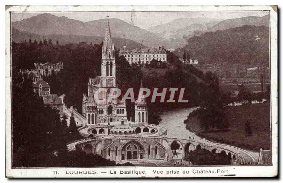 CPA Lourdes La Basilique Vue prise du Chateau Fort 