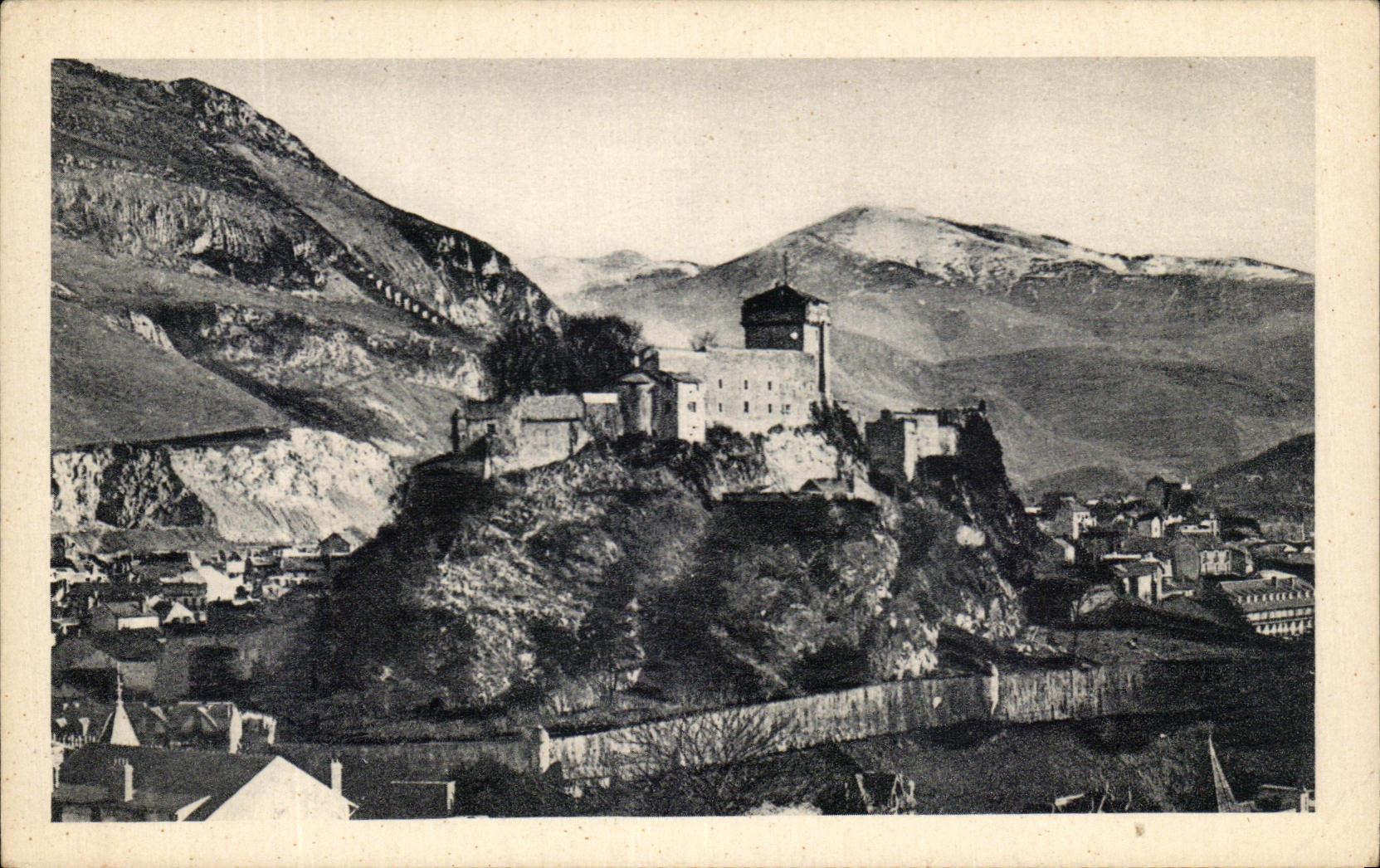 CPA Lourdes Le Chateau Fort 