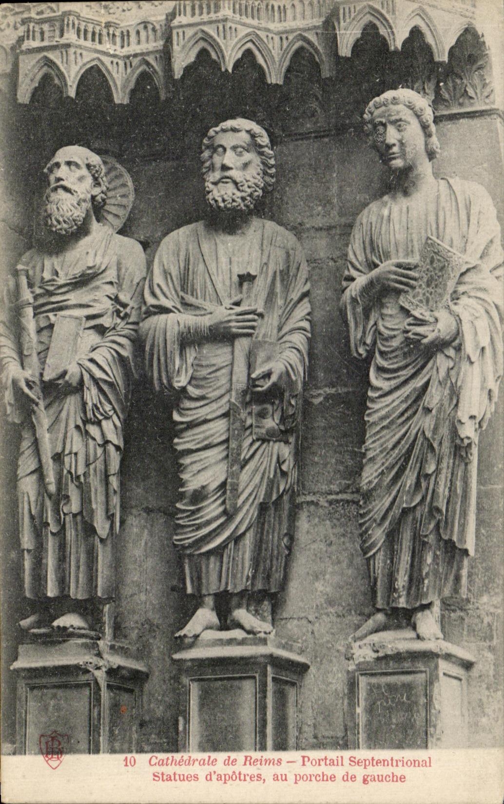 CPA Cathedrale de Reims Portail Septentrional Statues d'apotres au porche de gauche