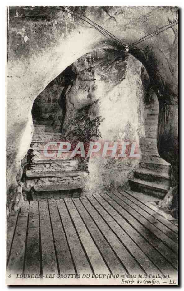 CPA Lourdes Les Grottes du Loup Entree du gouffre
