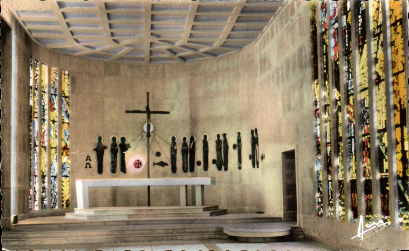 Intérieur de la chapelle N.-D. de Consolation à Hyères-les-Palmiers — Côte d'Azur — Éditions ABIS
