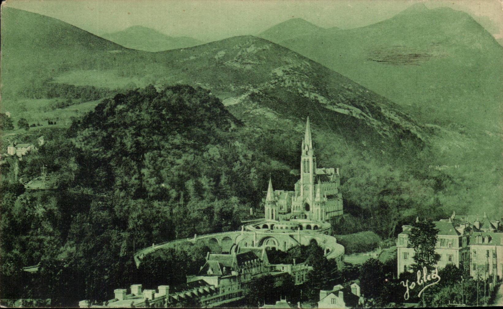 CPA Lourdes La Basilique