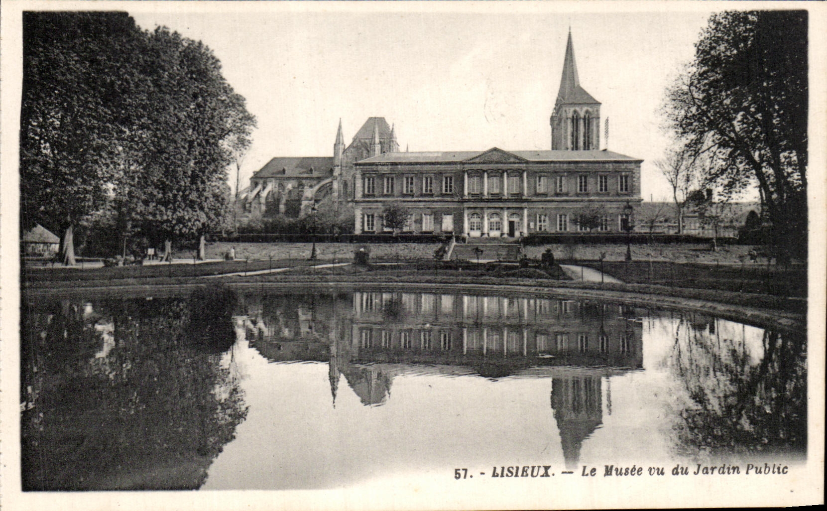 CPA Lisieux Le Musee vu du Jardin Public