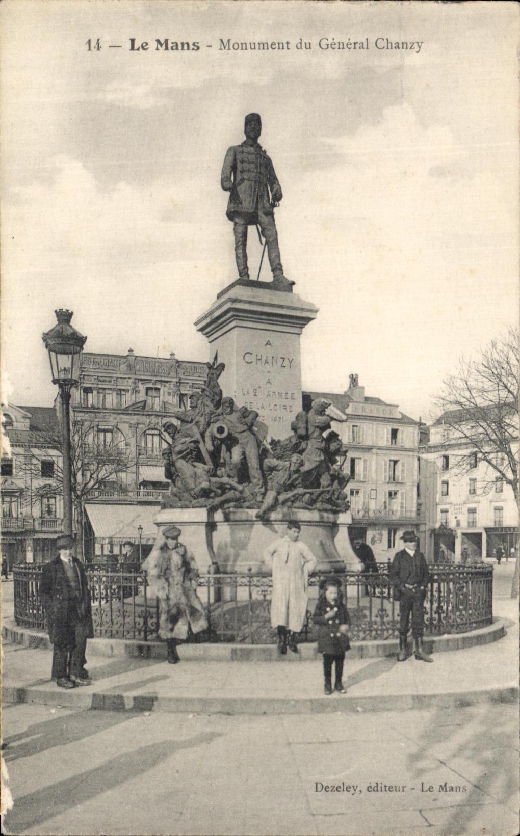 CPA Le Mans Monument du General Chanzy Militaria 
