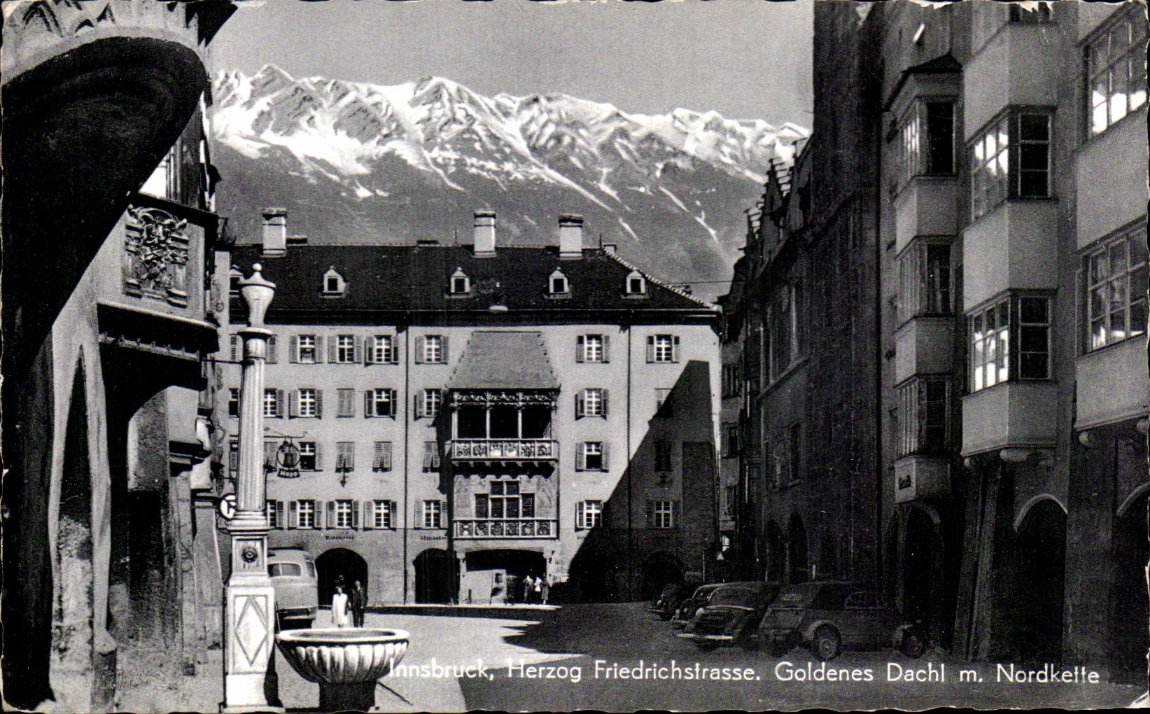 CPA Innsbruck Herzog Friedrichsirasse Goldenes Dachl m Nordkette