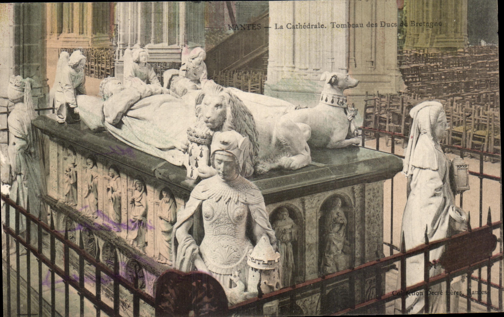 CPA Nantes La Cathedrale Tombeau des Ducs de Bretagne 