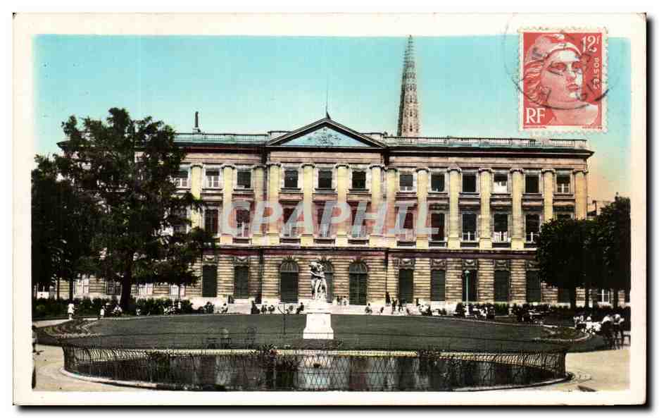 CPA Bordeaux Le Jardin de L'Hotel de Ville