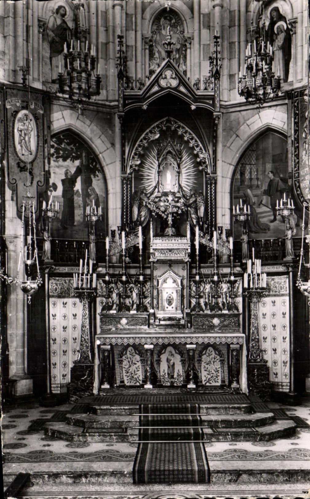 Pèlerinage de N.D. du Chêne — Le Maître Aute et la Vierge Miraculeuse — Photo A. Roncière