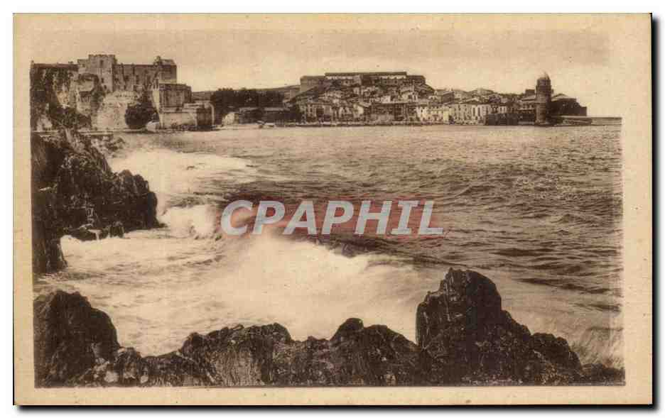 CPA Collioure Vue de la Ville par Gros Temps